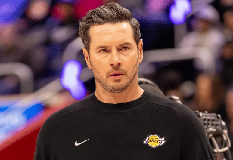 九游体育怎么注册-湖人今日收割多项纪录：詹姆斯胜场第1，东契奇15000分等